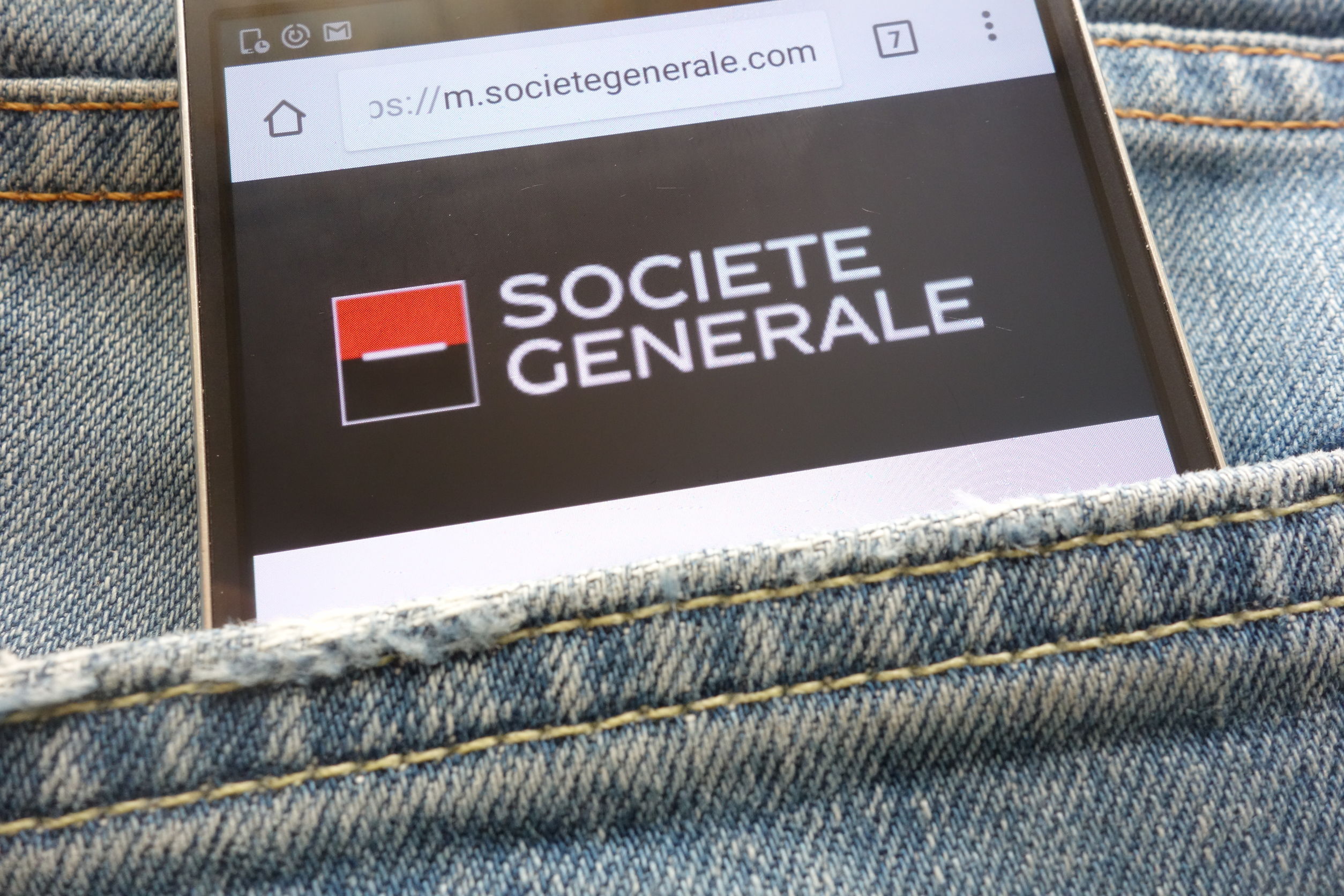 tela de celular exibindo a logo do Societé Generale